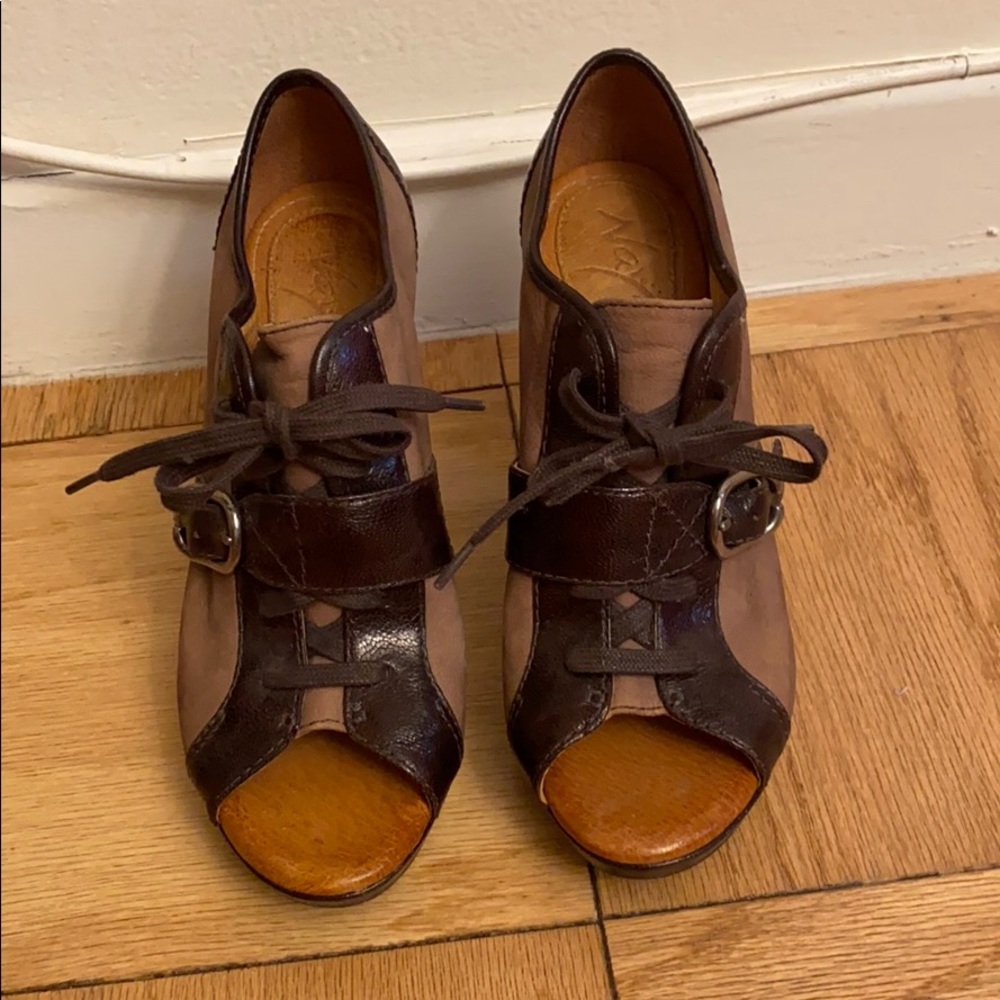 High heel shoe booties